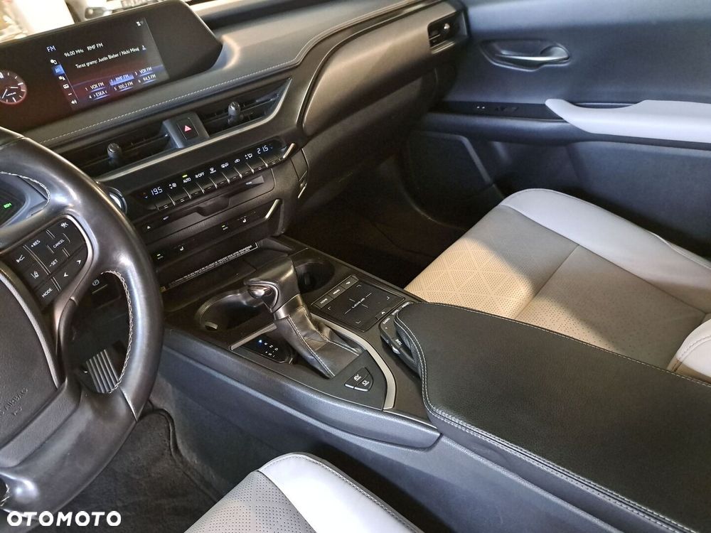 Lexus UX - 29