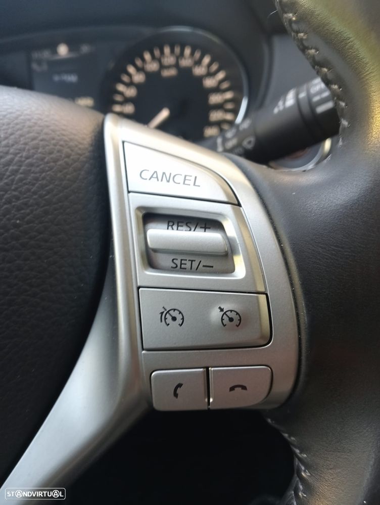 Nissan Qashqai 1.6 dCi Tekna Premium 17 Pele S Alcantara - 23