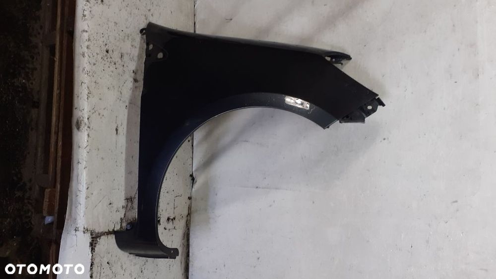 * RENAULT CLIO III 185 BŁOTNIK PRZEDNI PRAWY NV676  CZARNY