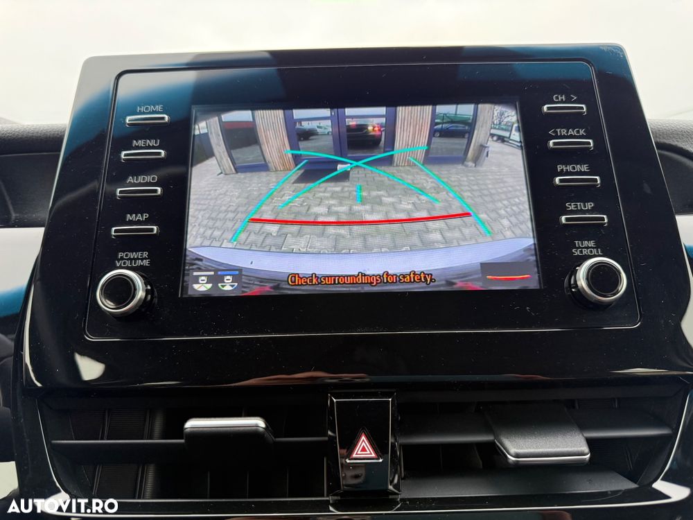 Toyota Camry Luxury - 35