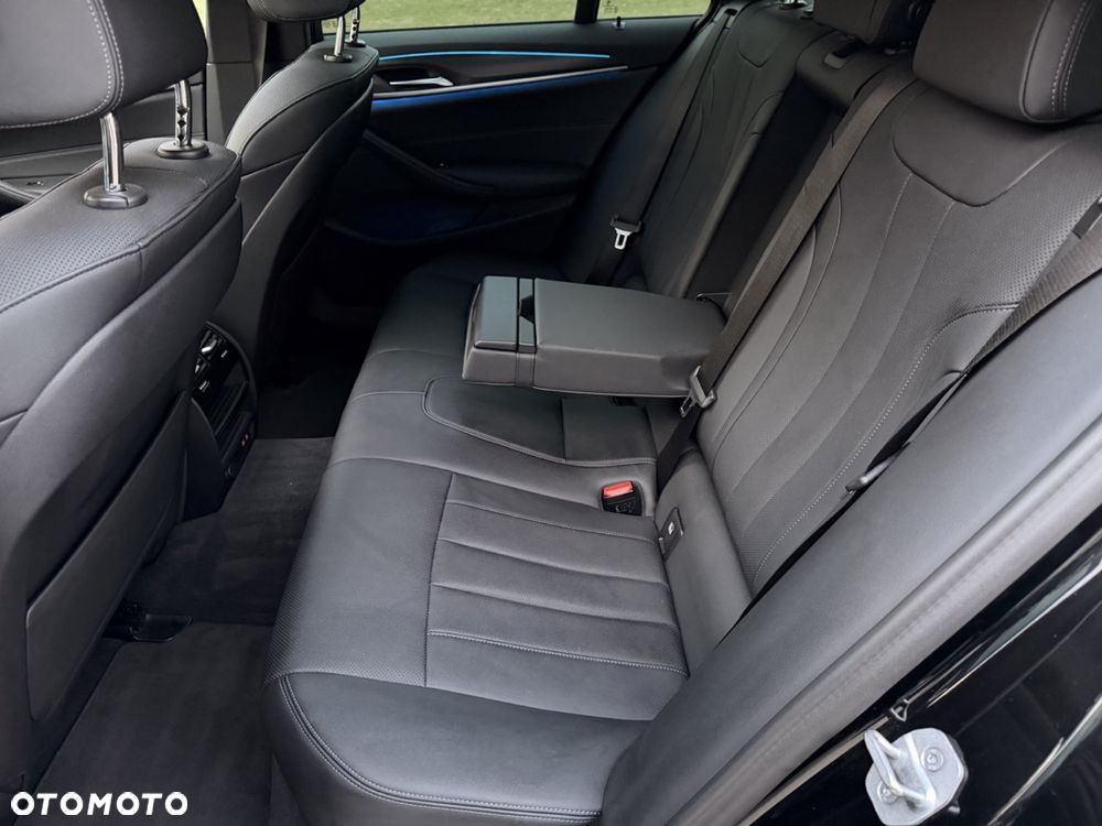 BMW Seria 5 530e xDrive M Sport sport - 23