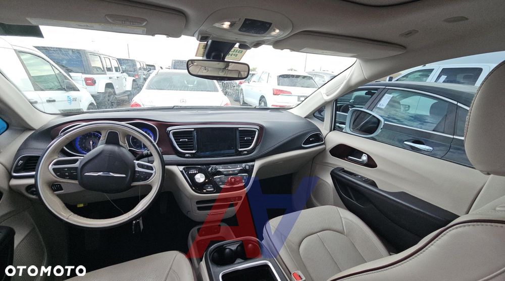 Chrysler Pacifica - 11