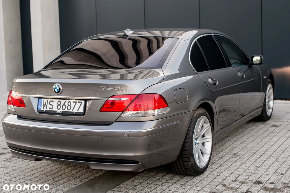 BMW Seria 7 750i - 6