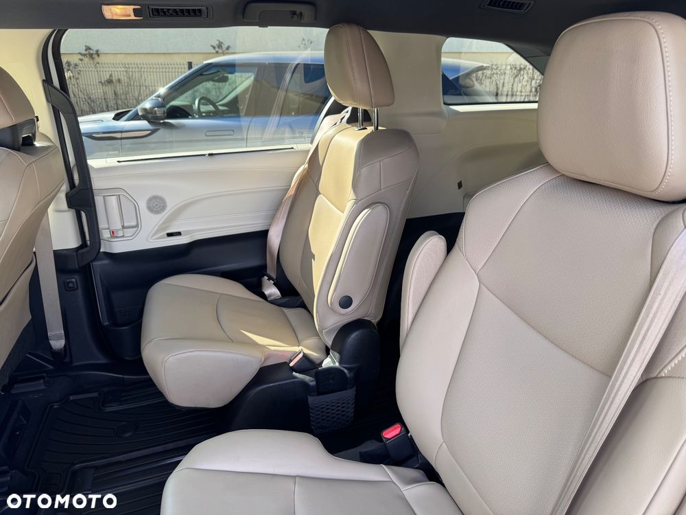 Toyota Sienna - 10