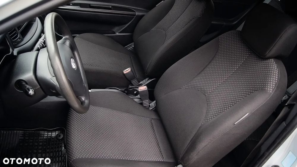 Hyundai Accent - 32