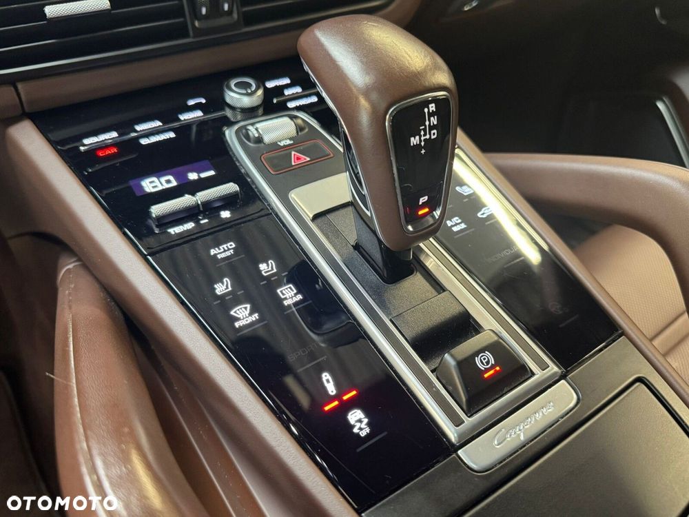 Porsche Cayenne - 22