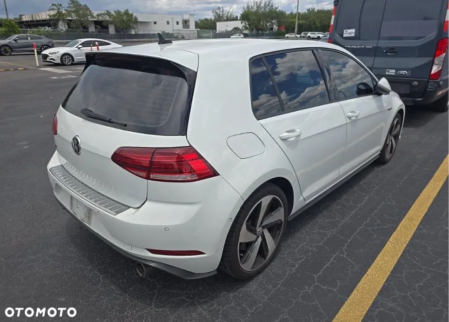 Volkswagen Golf - 4