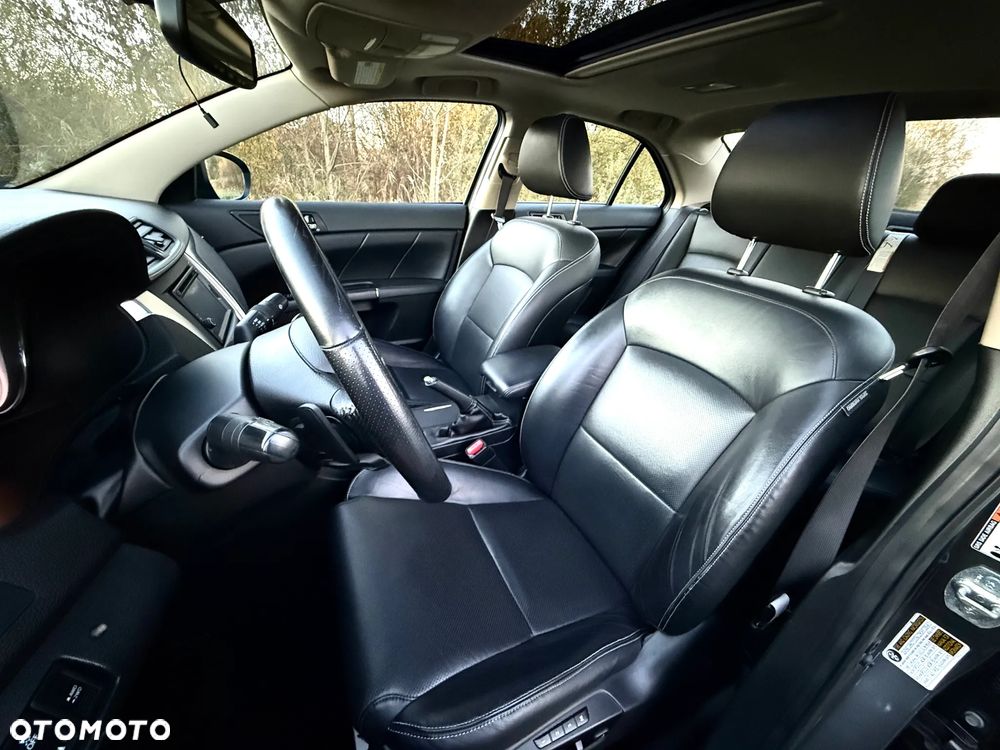 Suzuki Kizashi 2.4 Sport 4WD CVT - 13