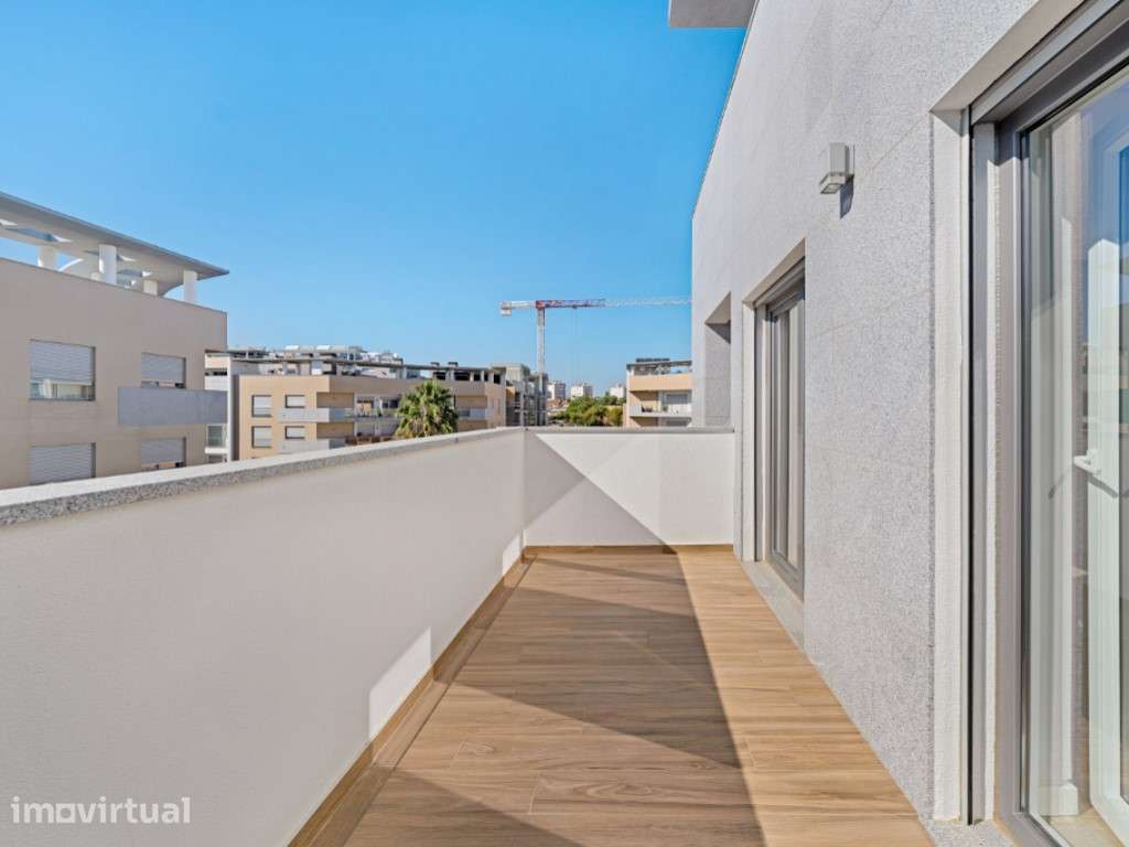 Apartamento T3 com terraço privado e garagem, na Parede. - Grande imagem: 5/48