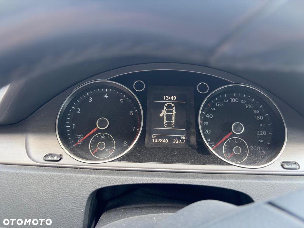 Volkswagen Passat - 8