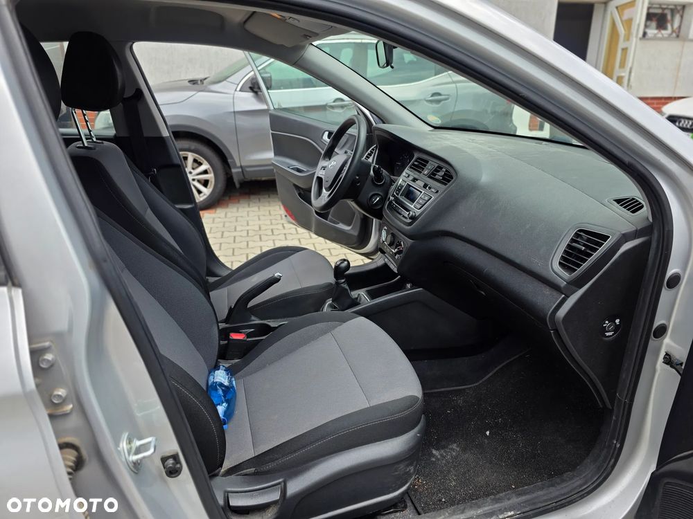 Hyundai i20 blue 1.2 Classic - 14