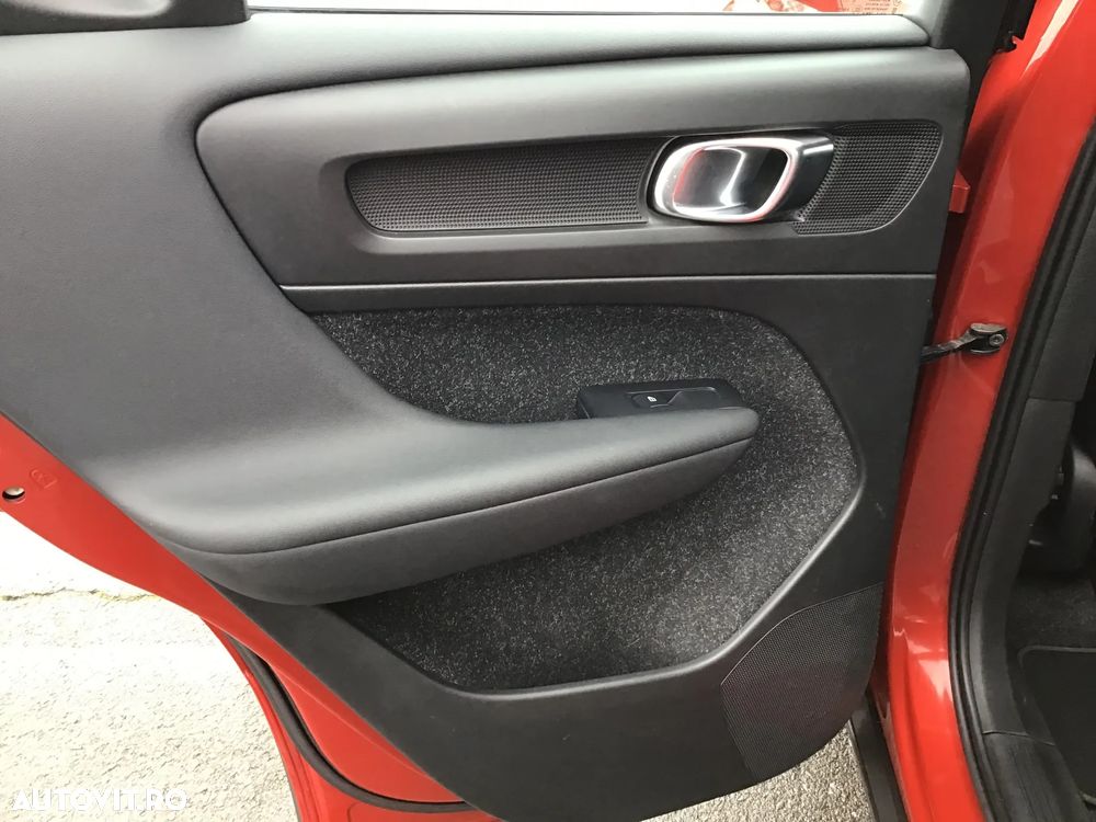 Volvo XC 40 T3 Geartronic Momentum - 19