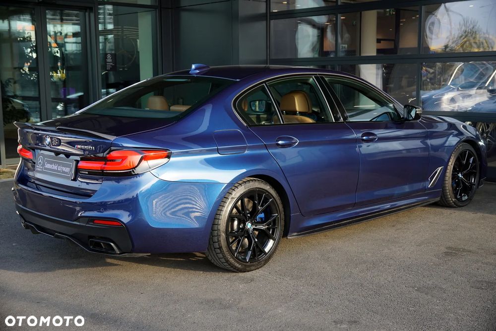BMW Seria 5 M550i xDrive sport - 12