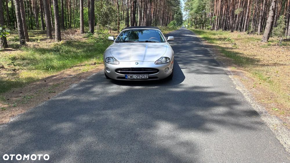 Jaguar XK8 Cabriolet - 11
