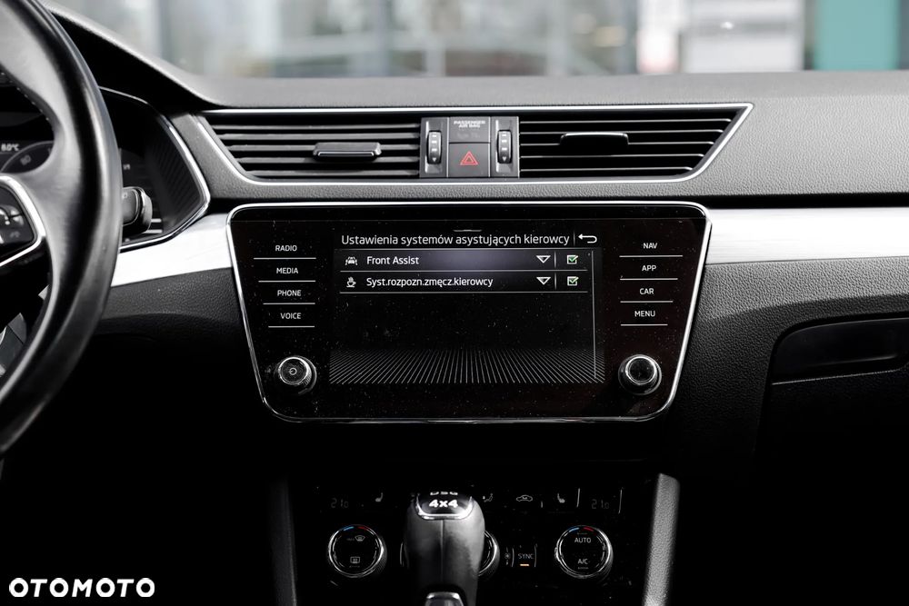 Skoda Superb 2.0 TDI SCR 4x4 Ambition DSG - 19