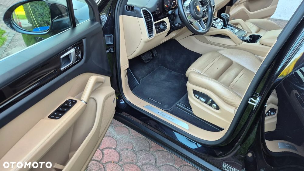 Porsche Cayenne Platinum Edition - 24