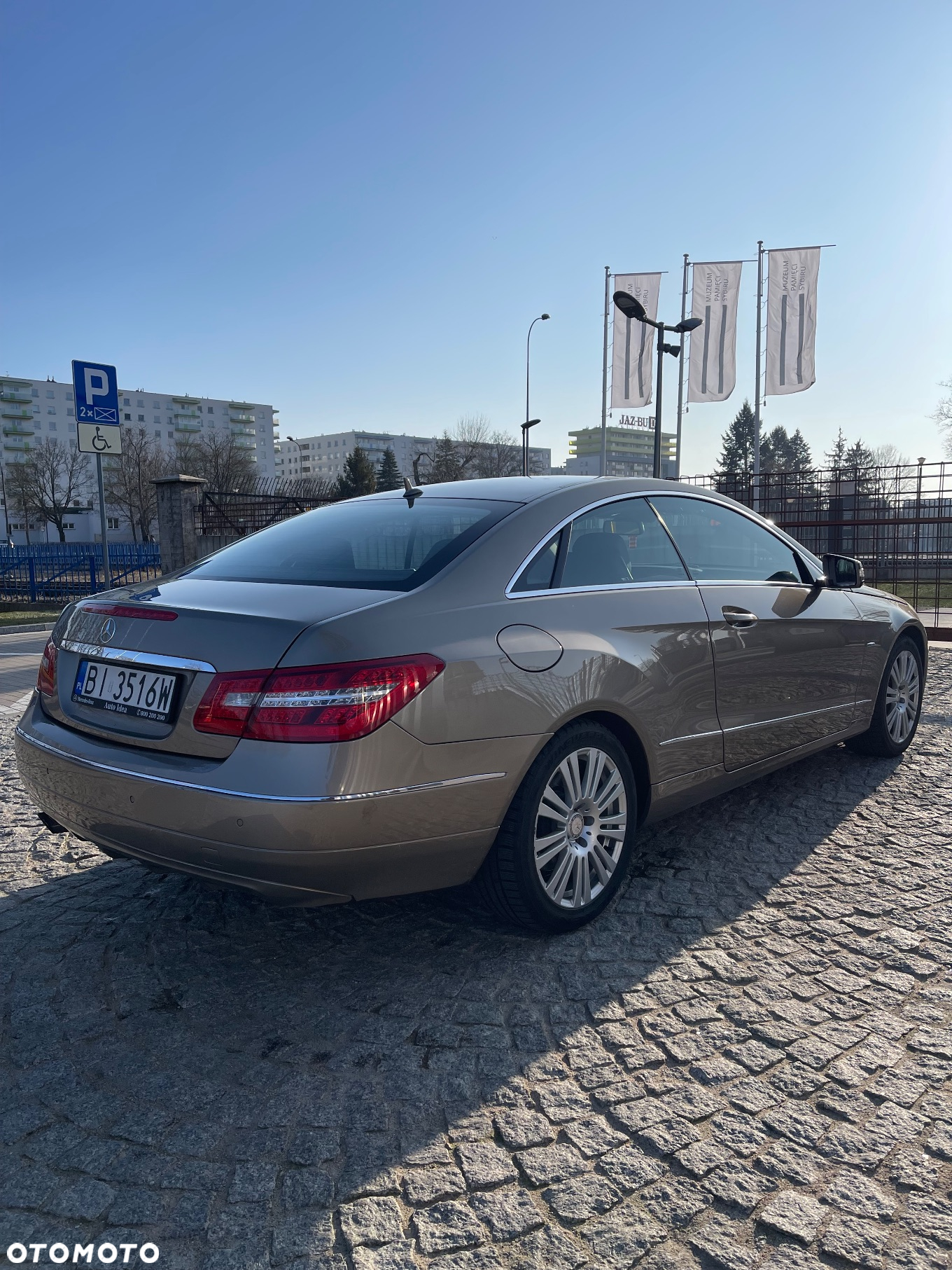Mercedes-Benz Klasa E 200 CGI Coupe BlueEFFICIENCY Automatik Elegance - 9