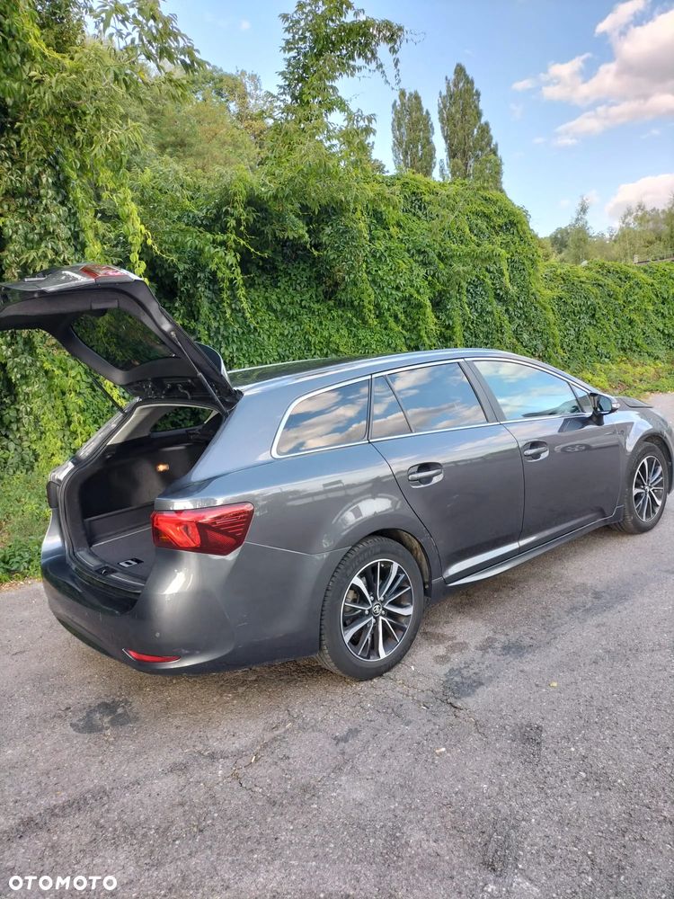 Toyota Avensis 2.0 Premium MS - 9