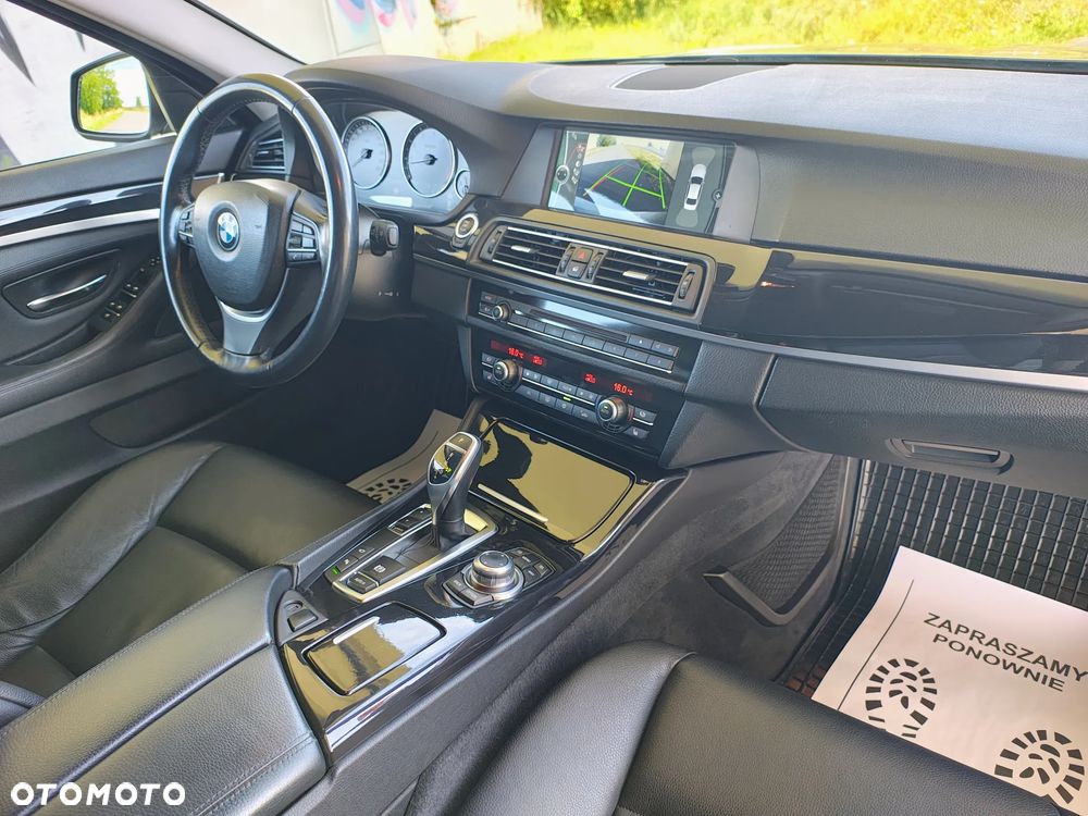 BMW Seria 5 550i Sport-Aut - 23