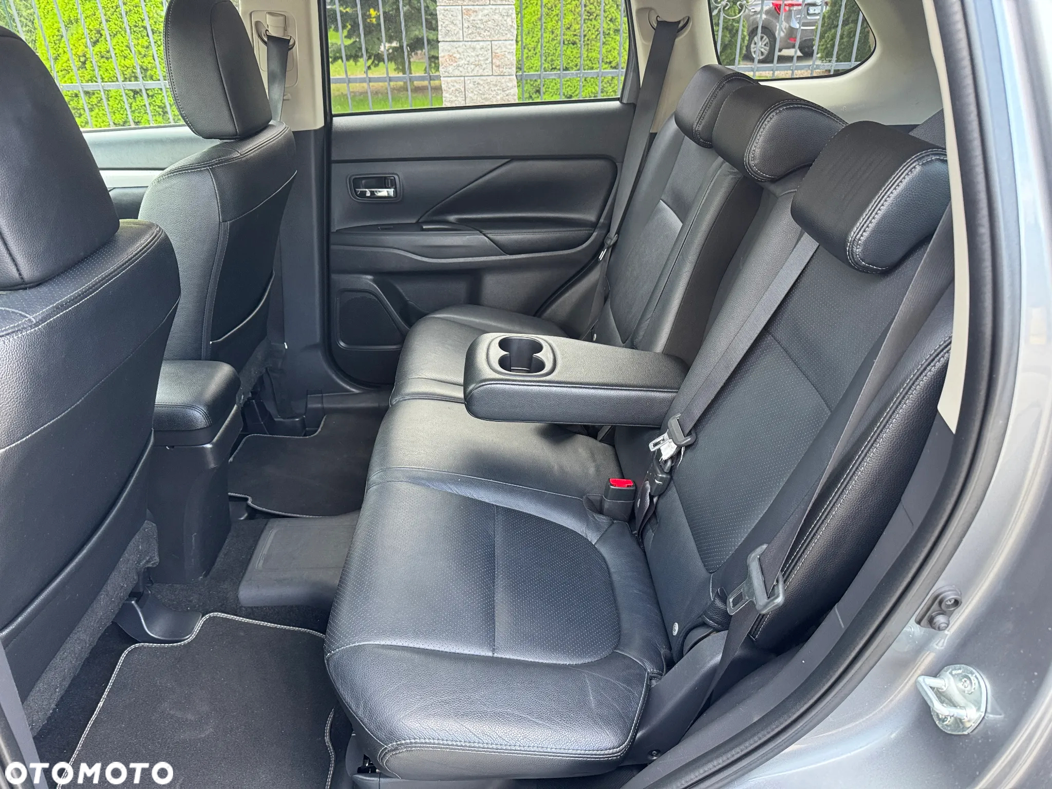 Mitsubishi Outlander PHEV Instyle NAVI + - 21