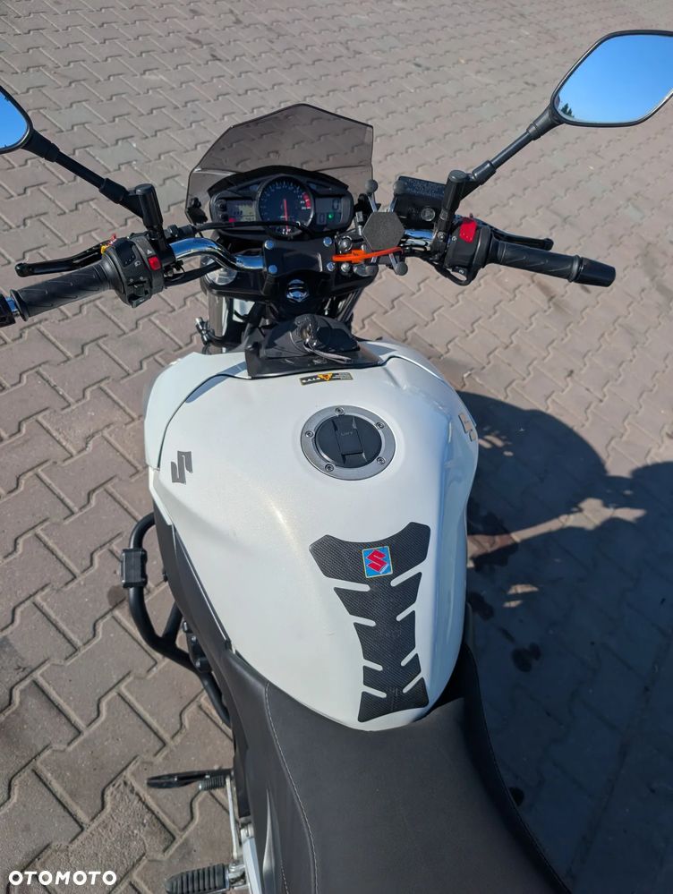 Suzuki GSR - 5