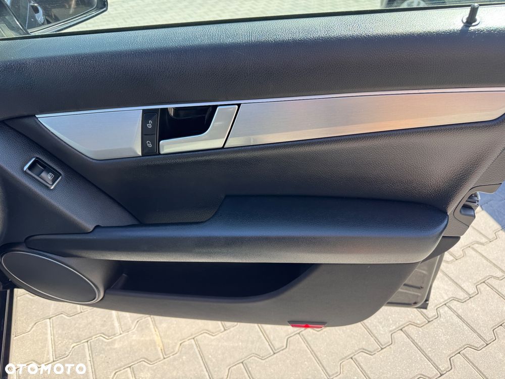 Mercedes-Benz Klasa C 180 Kompressor BlueEFFICIENCY Avantgarde - 28