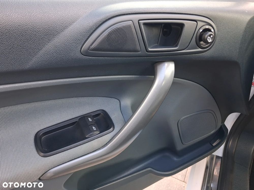 Ford Fiesta 1.25 Trend Edition - 11