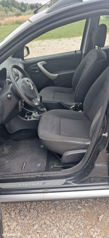 Dacia Sandero 1.6 Hi-Flex - 11