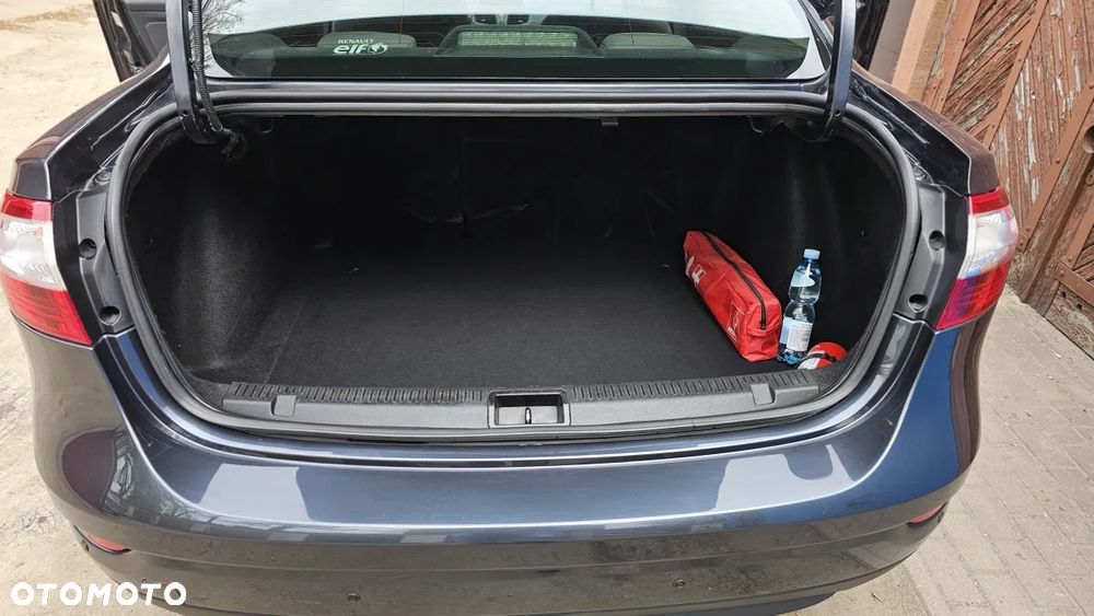 Renault Fluence 1.6 16V Color Edition - 11
