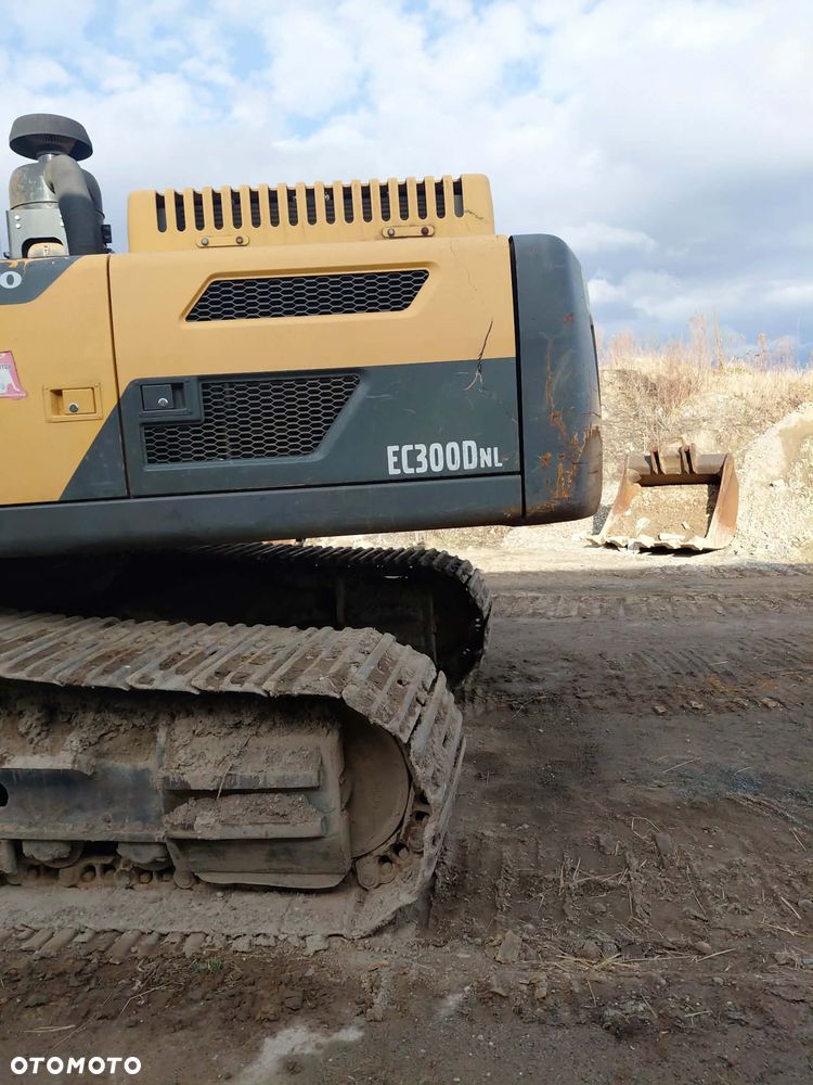 Volvo EC 300 DNL - 16