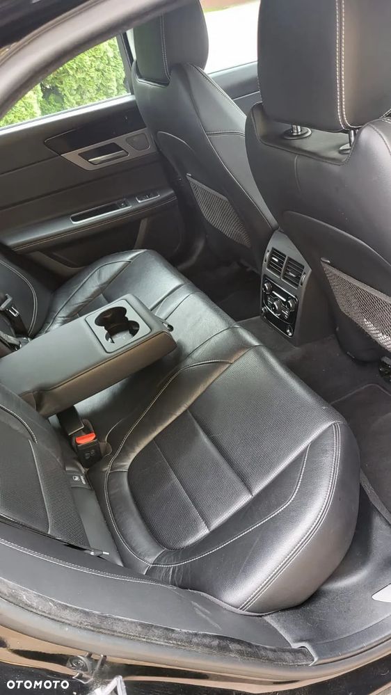 Jaguar XF 20d R-Sport - 33