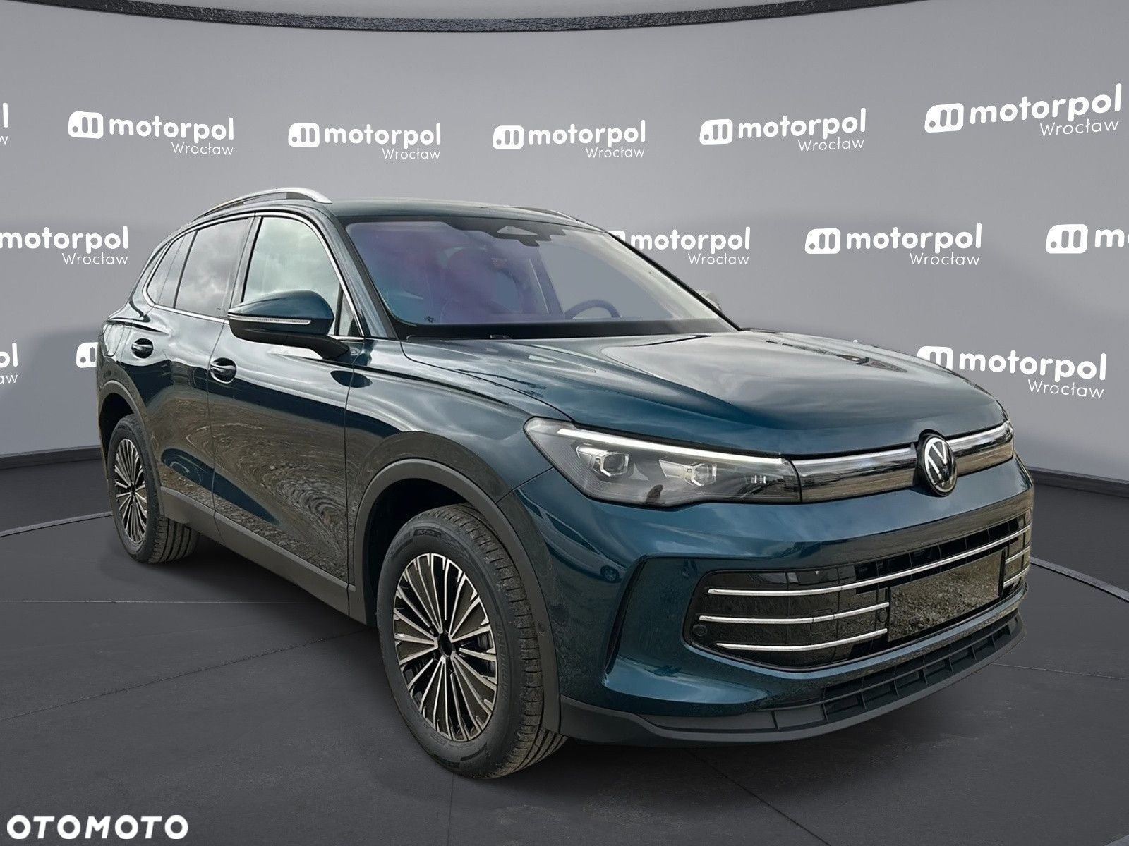 Volkswagen Tiguan - 12