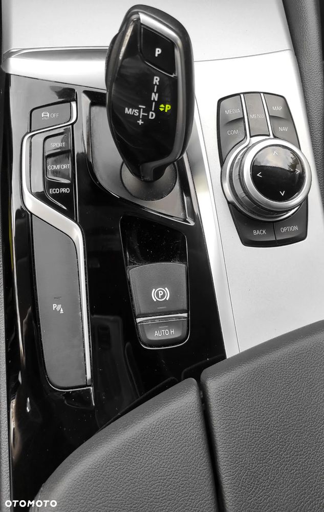 BMW Seria 5 520d Sport Line - 12