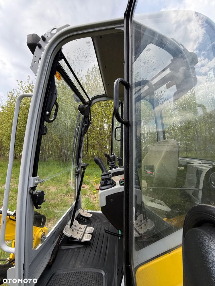 Wacker Neuson ET24 Koparka Gąsienicowa 2,6 tony. z VDS. 2021rok- 2300 Mtg Poziomowanie VDS silnik Yanmar. Maszyna Pochodzi z Norweskiej szkółki roślinnej. 2x drzwi ORYGINAŁ. Jak Nowa z salonu zero luzów i wycieków. Aktualna DEKRA. 2x oryginalna Łyżka. Szybka wolna jazda. Dodatkowe Linie Hydrauliczne na młot i wiertnice. Zaczep kulka na lemieszu. OKAZJA - 39