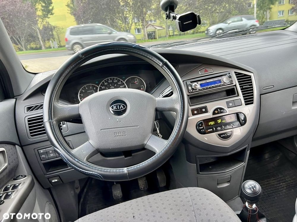 Kia Carens - 24