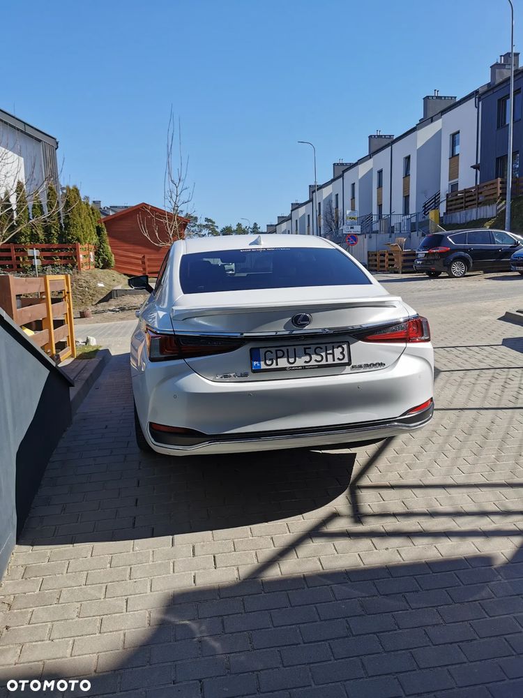 Lexus ES 300h Business Edition - 27