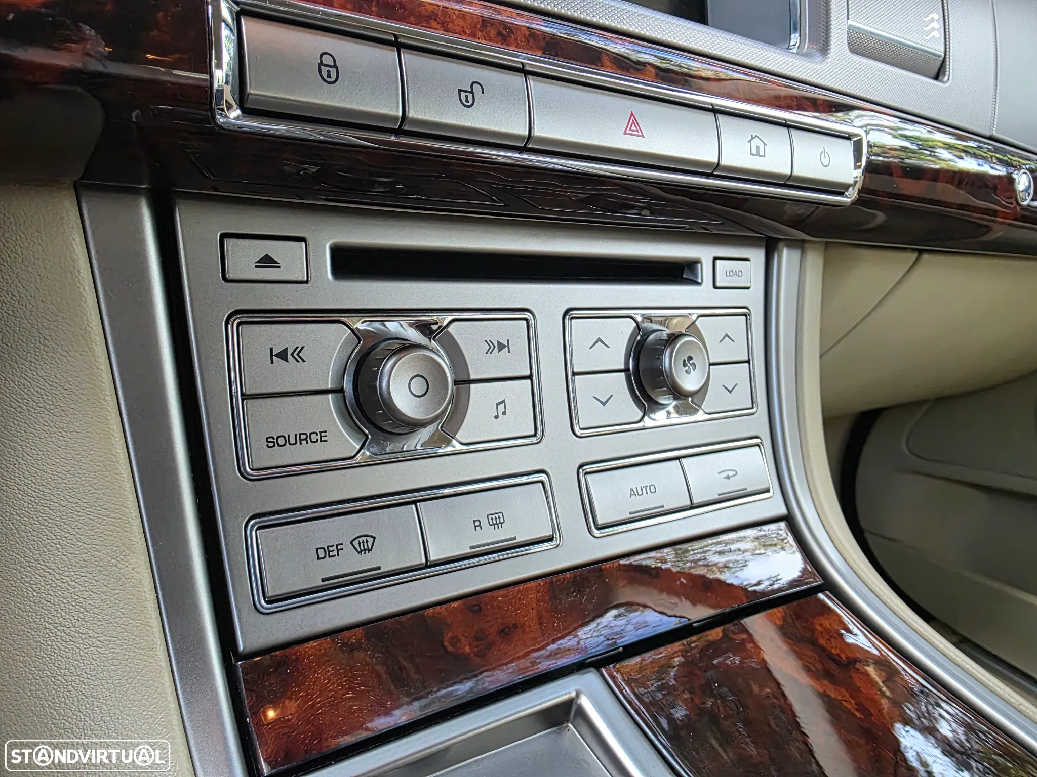 Jaguar XF 3.0 D V6 Luxury - 9