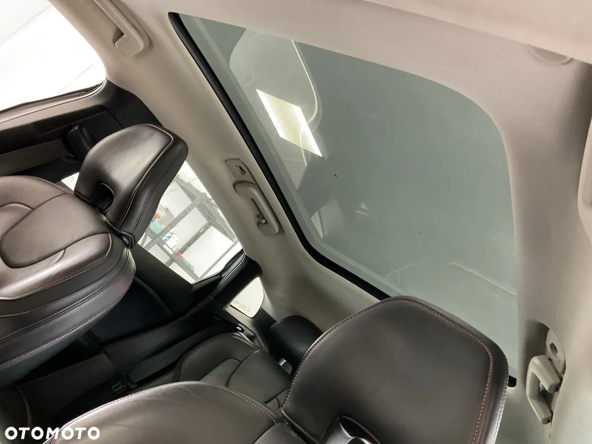 Volvo V40 Cross Country - 17