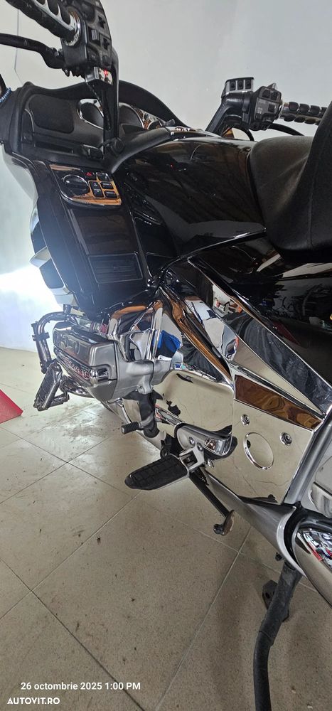 Honda GL 1800 Gold Wing - 5