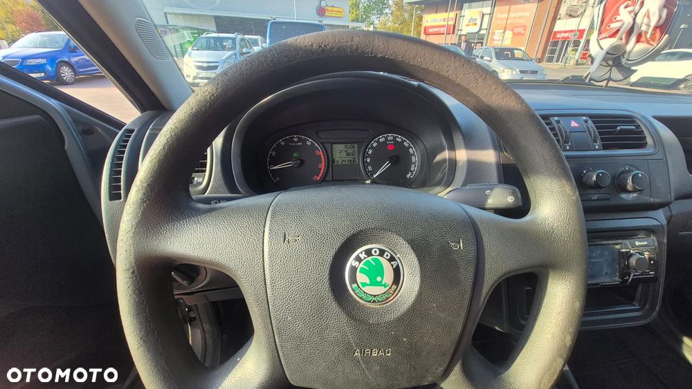 Skoda Fabia 2009 photo 5