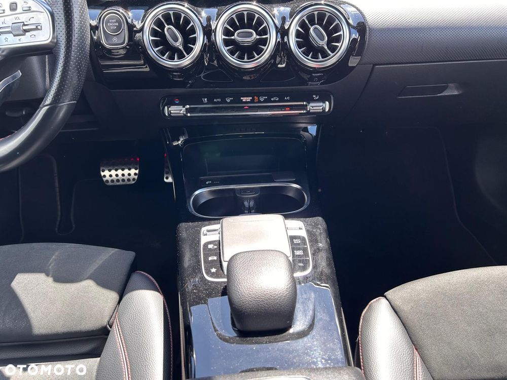 Mercedes-Benz CLA 180 7G-DCT - 25