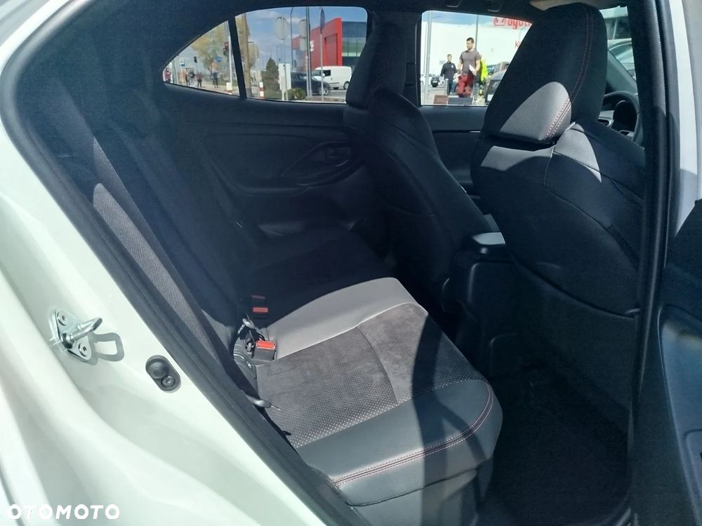 Toyota Yaris Cross Hybrid 1.5 GR Sport - 17