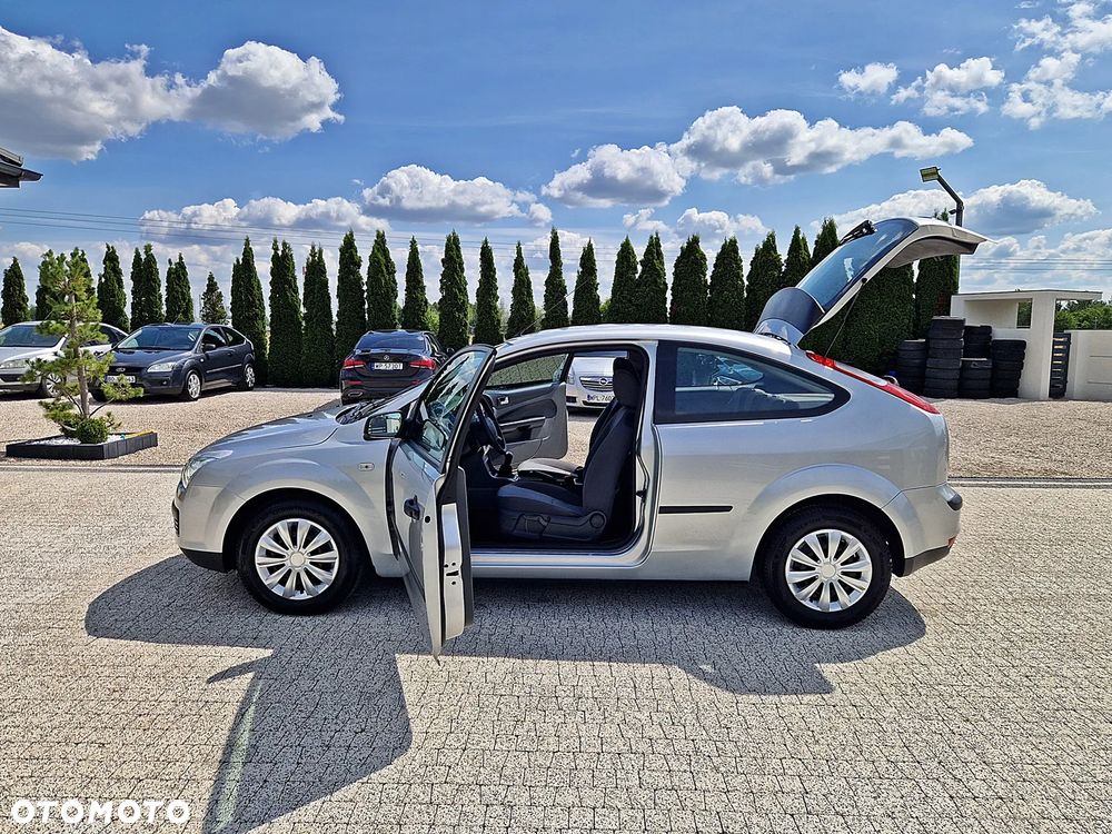 Ford Focus 1.6 16V Ambiente - 17