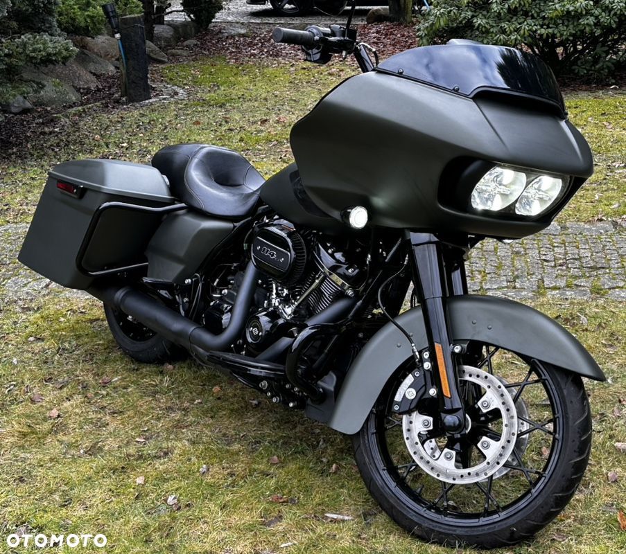 Harley-Davidson Touring Road Glide - 11