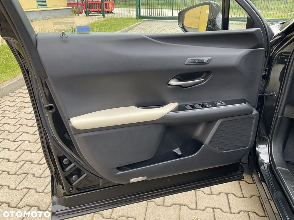 Lexus UX - 17