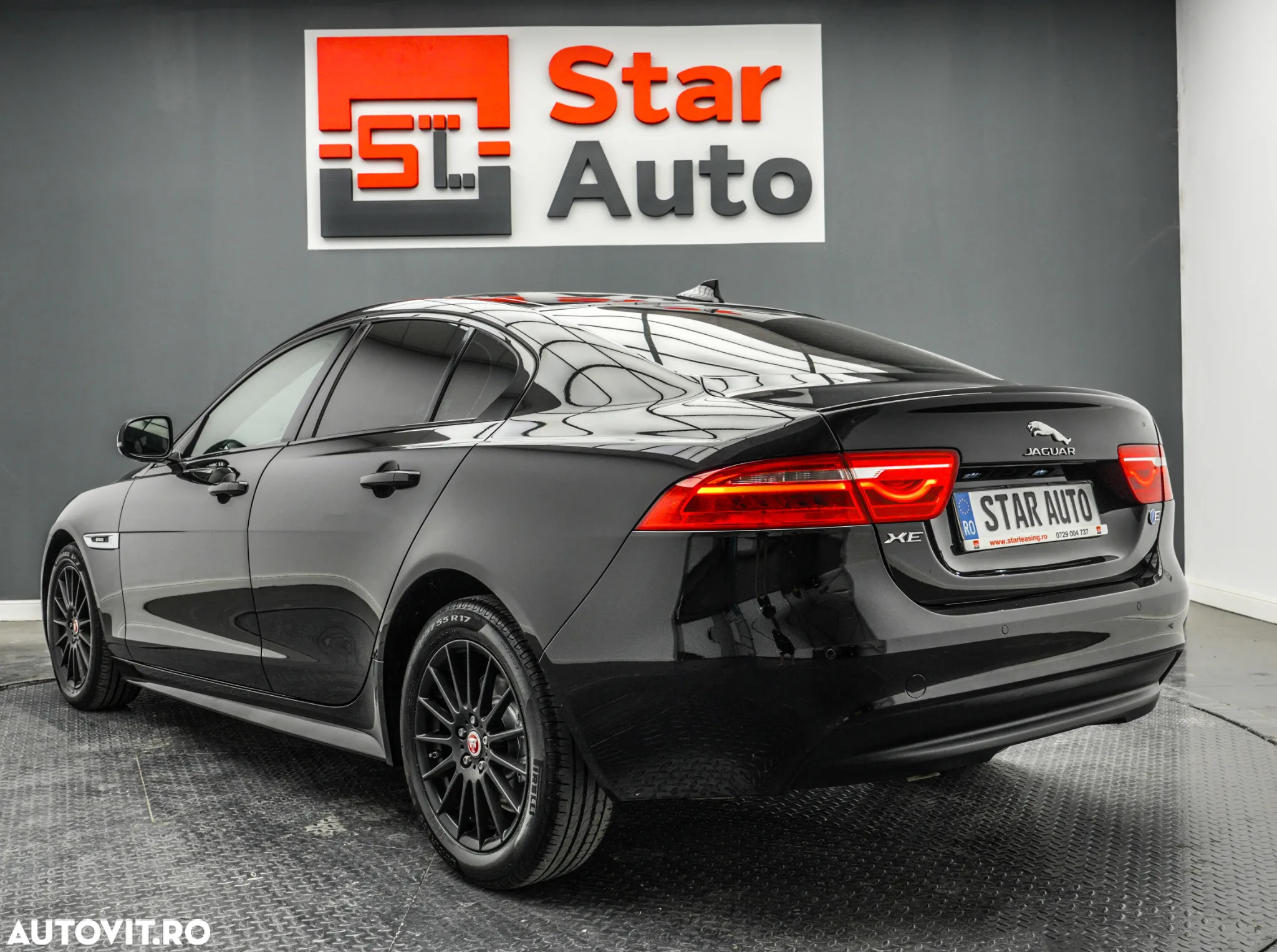 Jaguar XE 2.0 R-Sport - 4