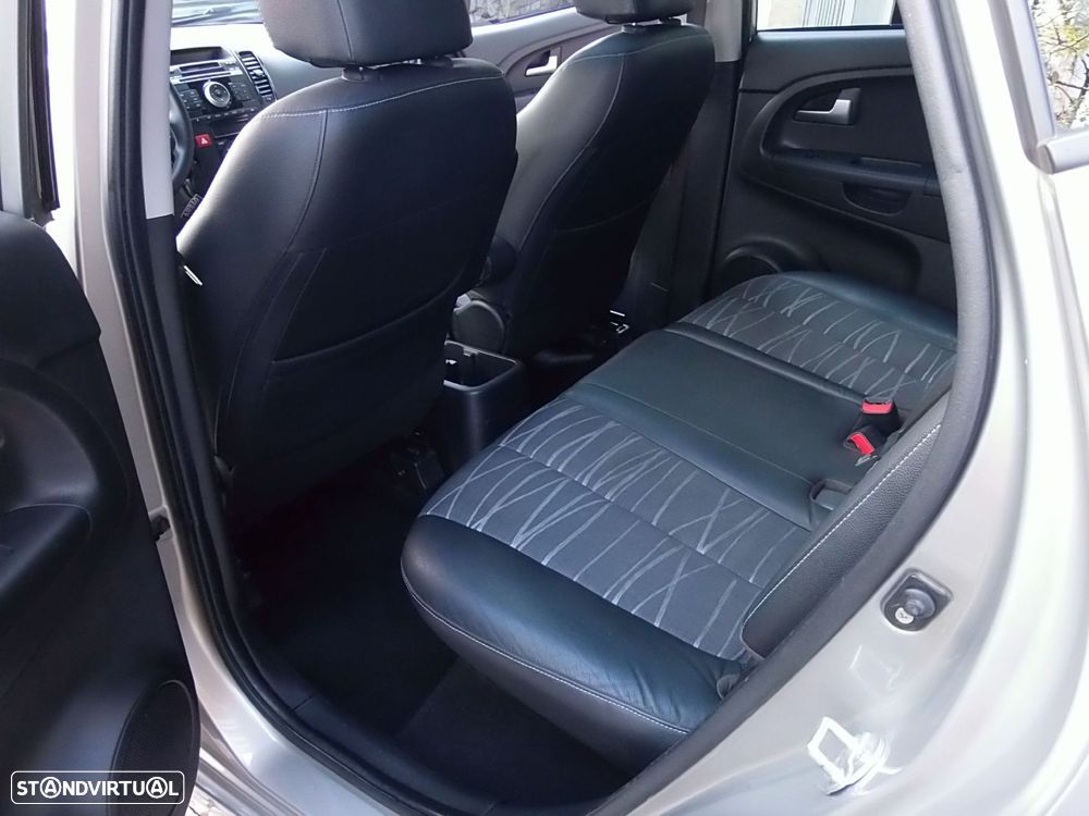 Kia Venga 1.6 CRDi 128 Dream-Team Edition - 11