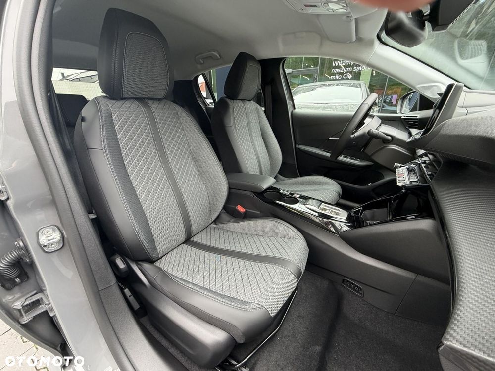 Peugeot 208 54kWh Allure - 9