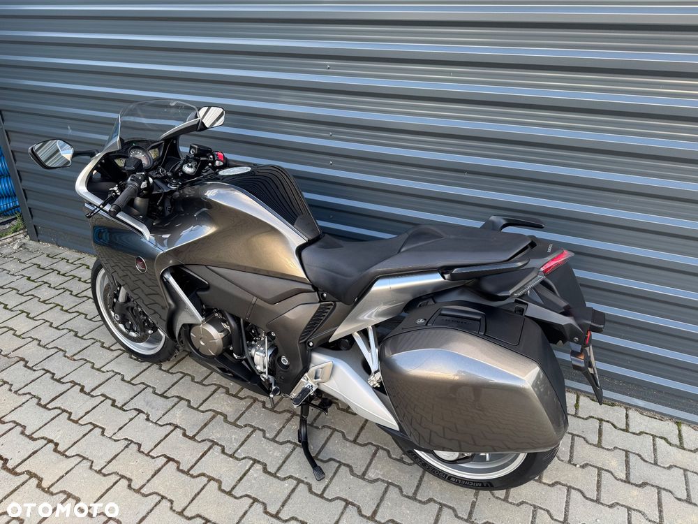 Honda VFR - 6