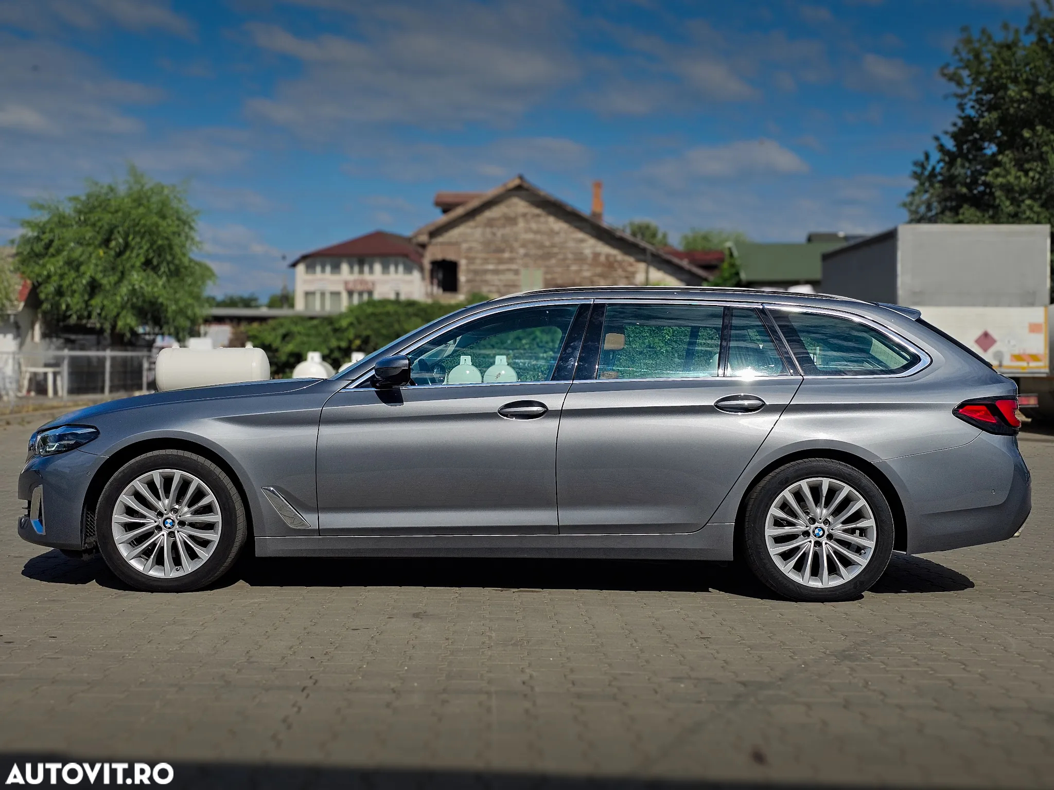 BMW Seria 5 520d xDrive Touring Aut. Luxury Line - 7